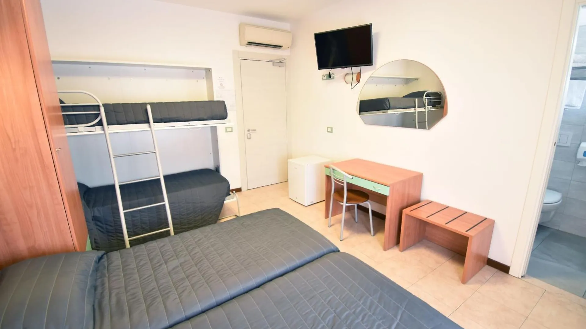 Hotel Grifone Lido di Jesolo 3*,  Italy